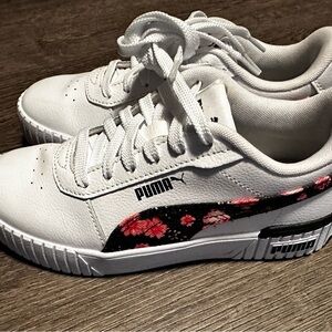 PUMA Big Kids 4.5 Women’s 6 White and Pink Floral Sneakers